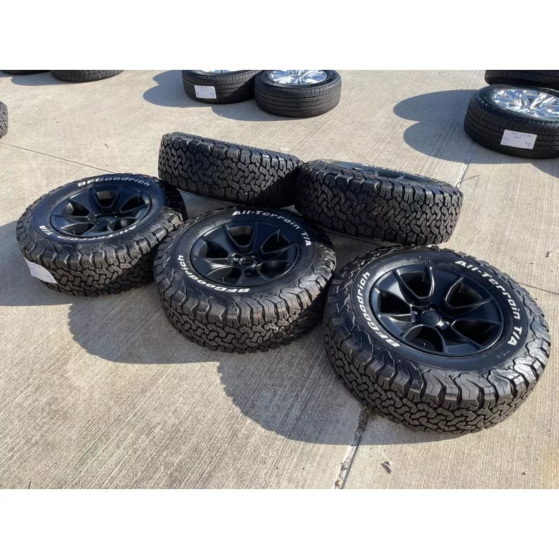 (4) 17″ Jeep Wrangler Rubicon OEM 96226 wheels rims Gladiator BFG KO2 NEW 2026