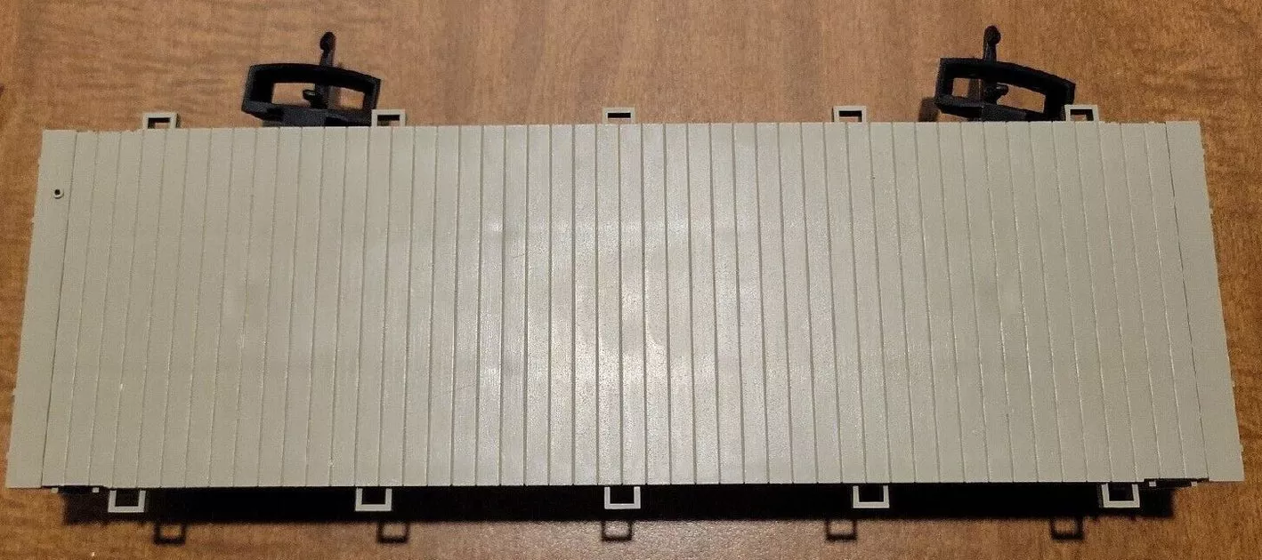 Hartland Locomotive Works 320AA01 G Scale Stake Flatcar – Undecorated