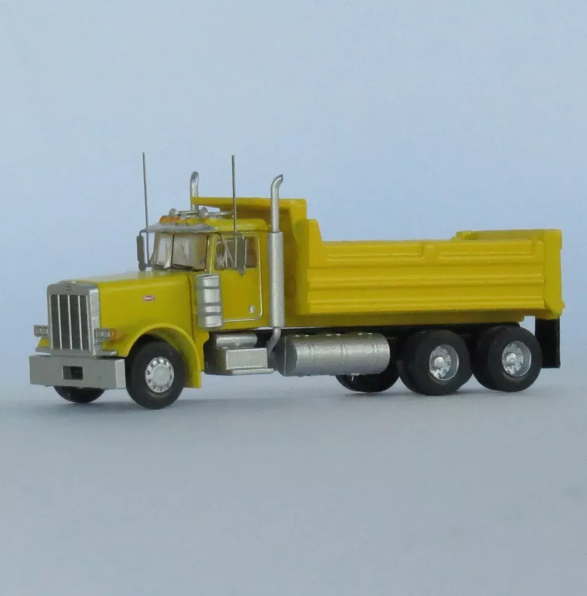 Trainworx 47975 N Scale Peterbilt 379 Dump Truck