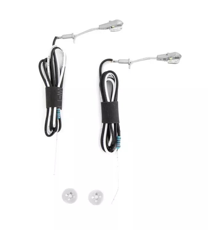 Walthers SceneMaster 949-4804 HO Scale LED Modern Short Arm Style Streetlight
